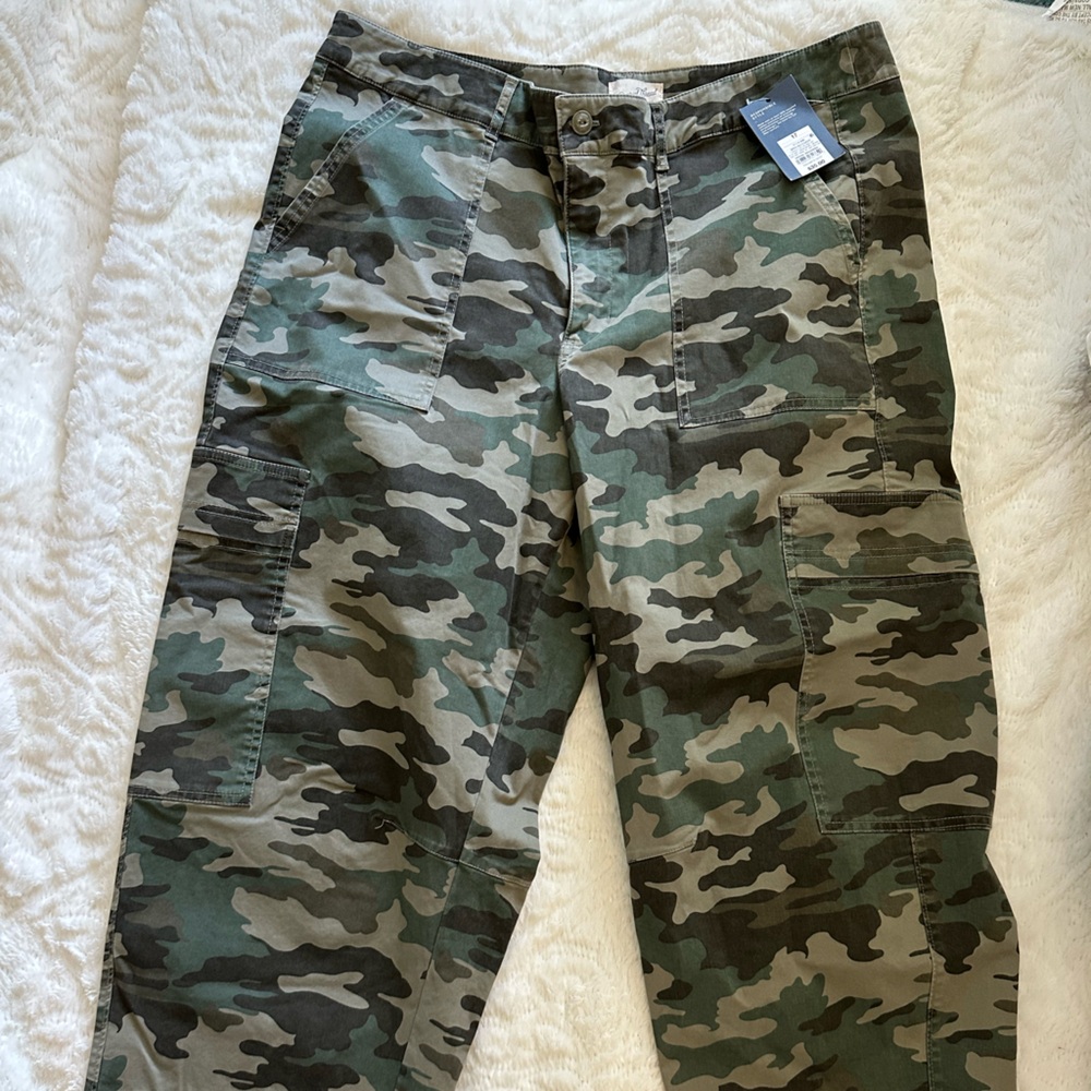 Universal Thread barrel camo pant  Size 17